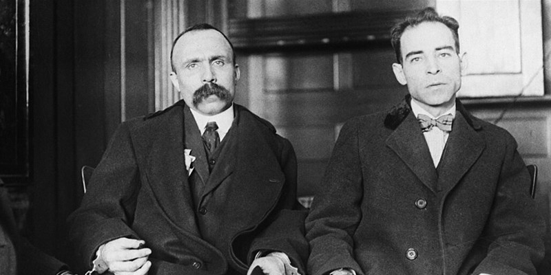 1927 - Bartolomeo Vanzetti e Nicola Sacco in manette vengono condannati a morte (97 anni fa):