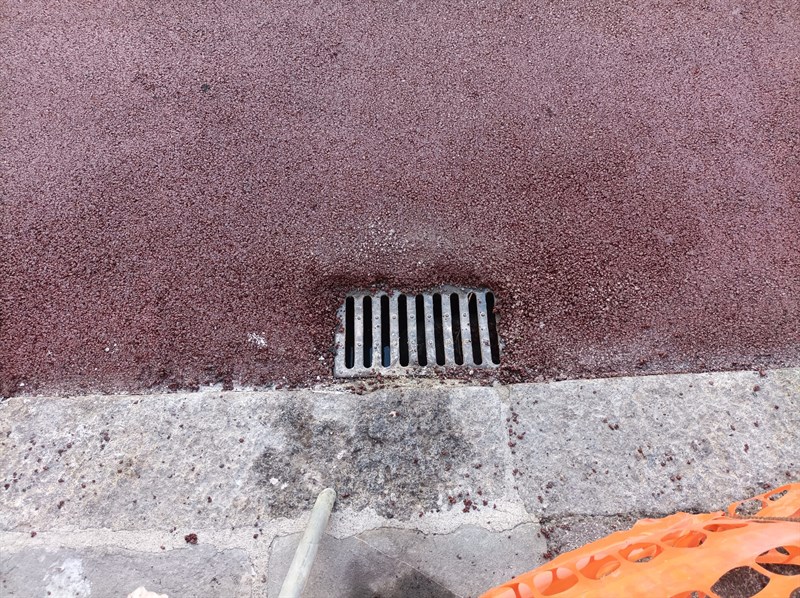 le caditoie ostruite in via Scipione Ammirato