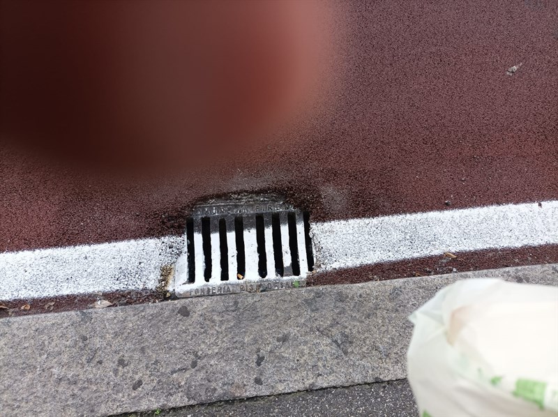 le caditoie ostruite in via Scipione Ammirato
