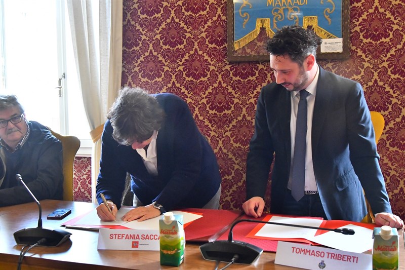 il momento della firma