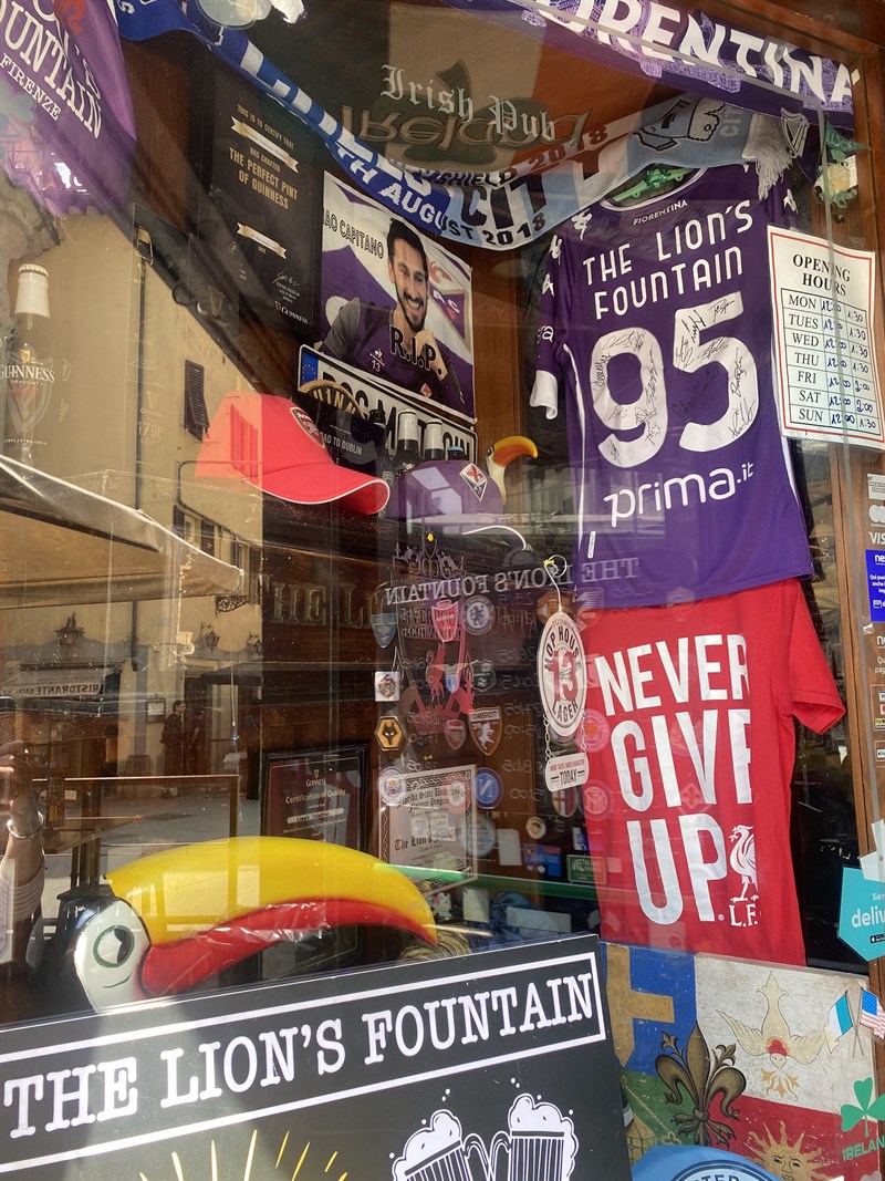 Firenze si tinge di viola