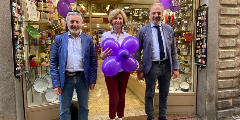 Firenze si tinge di viola