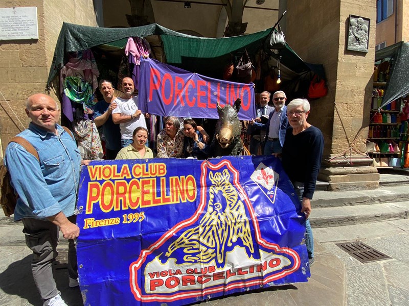 Firenze si tinge di viola