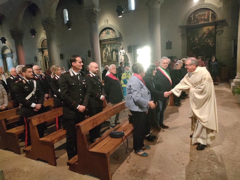 Don Luciano Marchetti saluta le autorità civili e militari