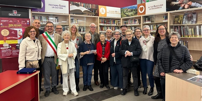 Pontassieve, ha riaperto dopo anni il punto prestiti libri alla Coop: presente il Sindaco Boni