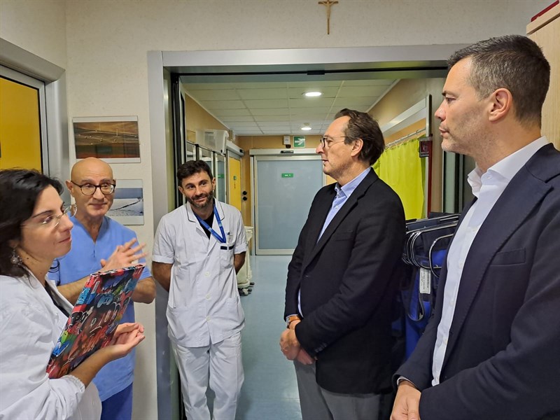 Un momento della visita dei direttori ai reparti del SMA