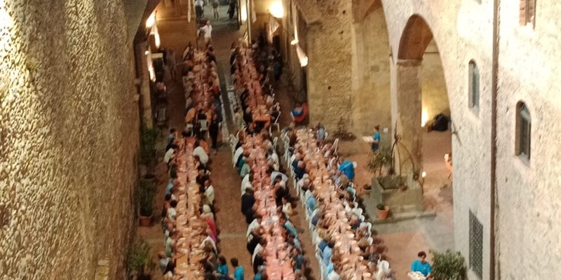 Grande successo per la tavolata in favore della Misericordia di Scarperia