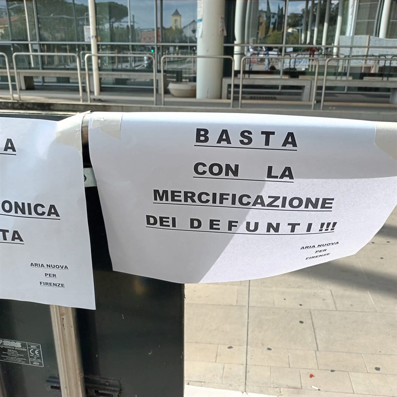 La manifestazione davanti a Careggi