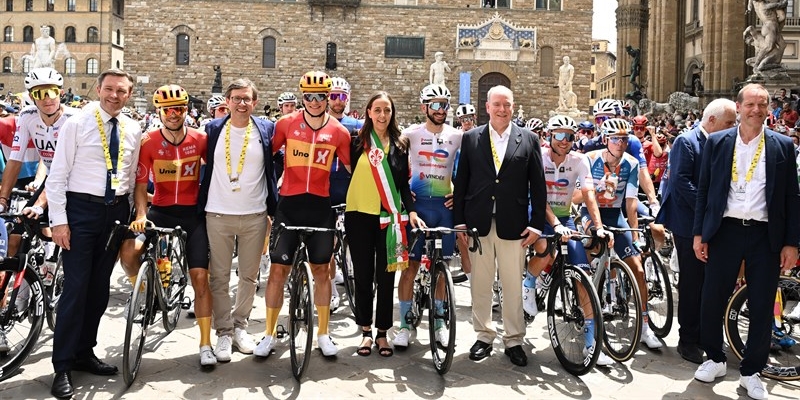 La partenza da piazza della Signoria