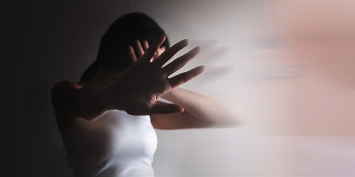 La nuova caccia alle streghe si combatte online