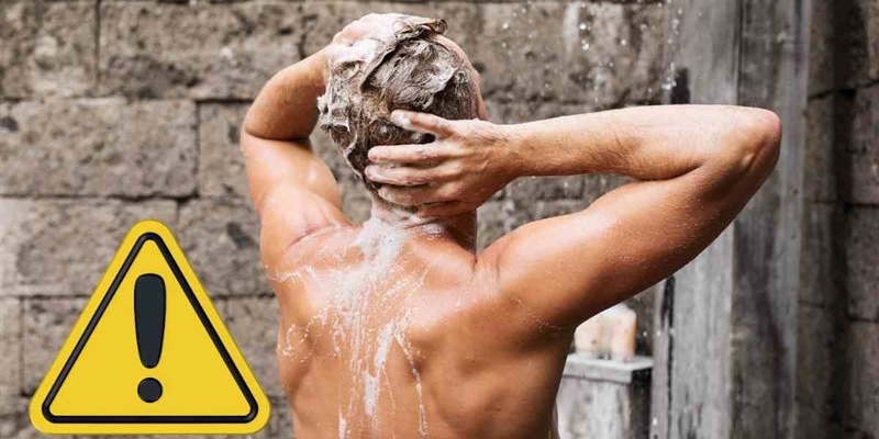 Igiene dopo questa età: la frequenza ideale con cui fare la doccia per restare in salute (non una al giorno)