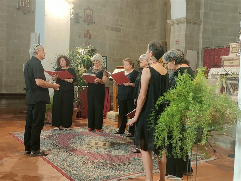 Il Gruppo Vocale “Mulieris Voces” diretto dal Maestro Edordo Materassi. 