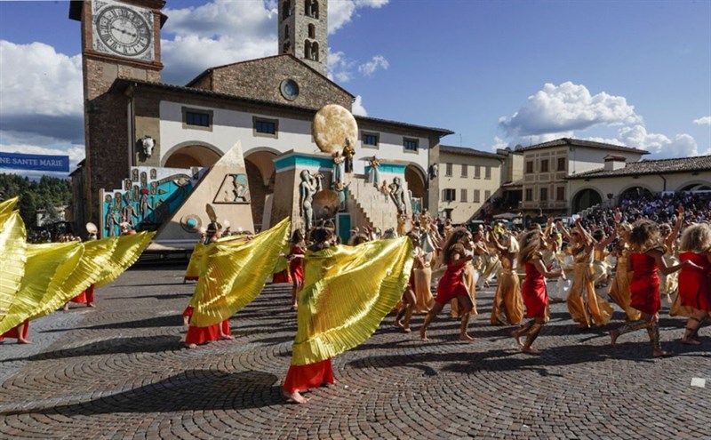 Lo spettacolo dei rioni