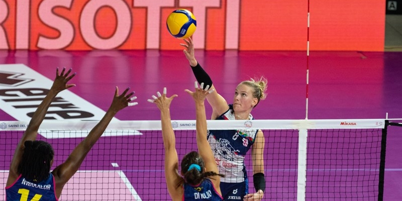 Savino Del Bene Volley e Il Bisonte Firenze in una azione di gioco del Derby Fiorentino.