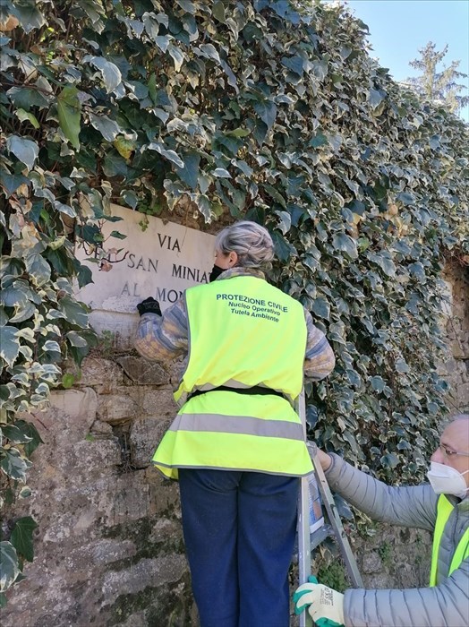 i volontari al lavoro