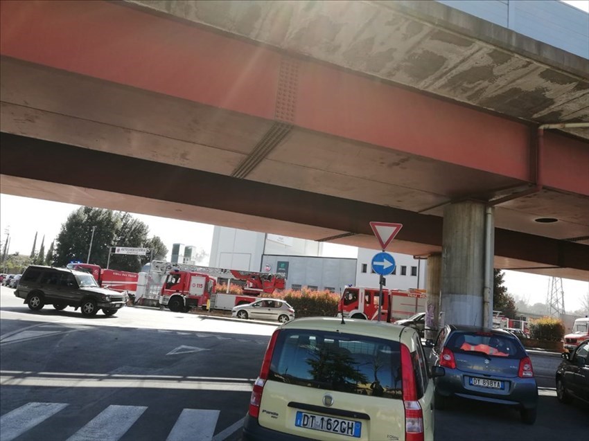 Incendio carrozzeria Via Pistoiese