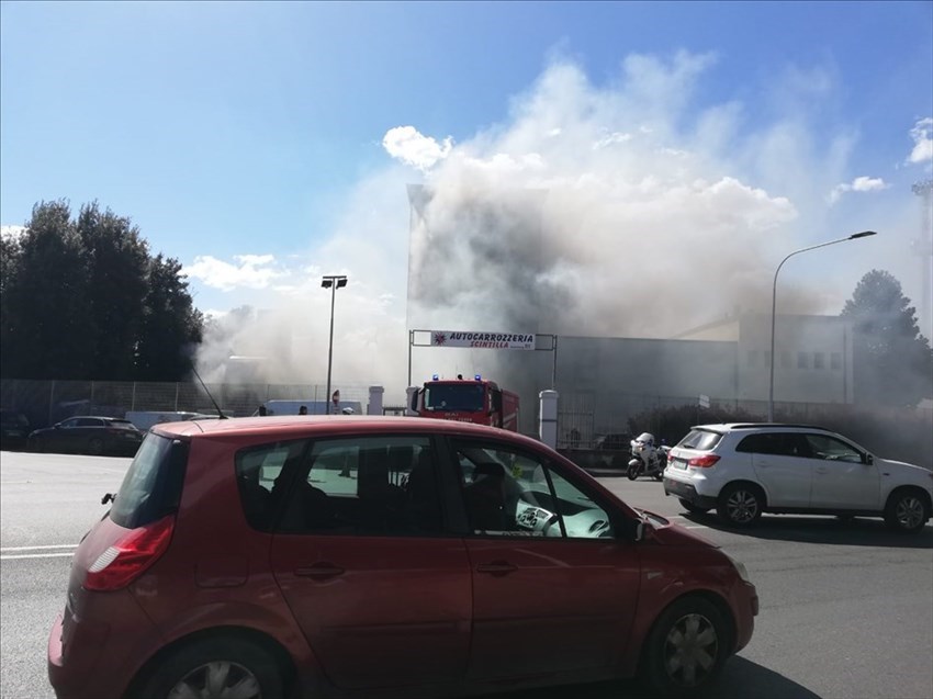 Incendio carrozzeria Via Pistoiese