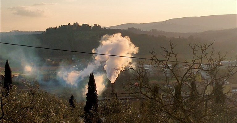 i fumi della distilleria Deta
