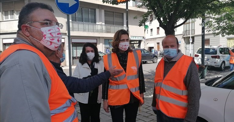 Simone Gianfaldoni, la consigliera Bonanni, la vicesindaca Bettini e il commerciante Biagiotti in piazza San Jacopino