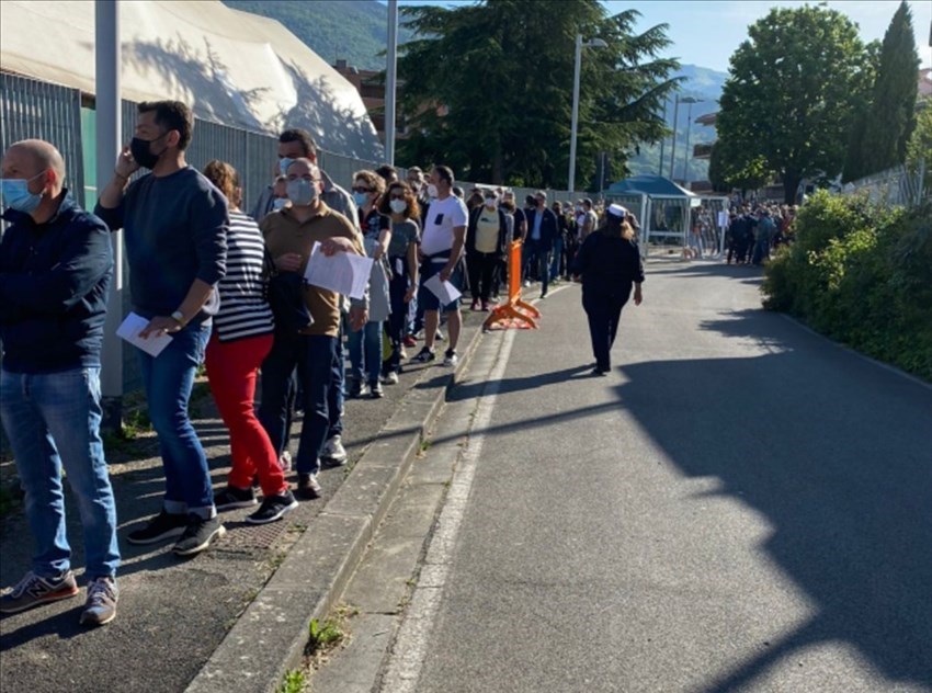In coda per il vaccino all'Hub di Reggello