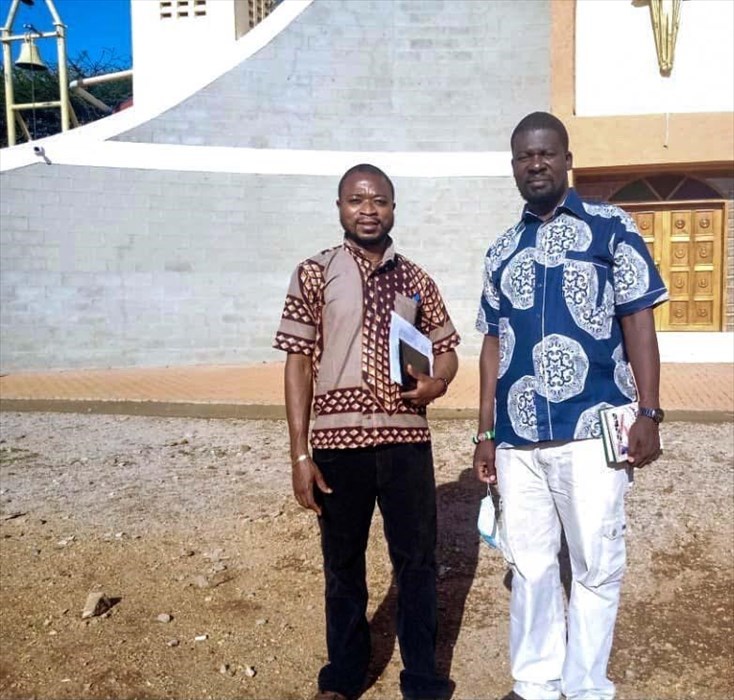 p. Henry Kaziama a sx, con p. Joseph Omollo