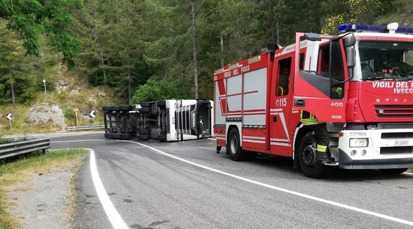 Il camion ribaltato