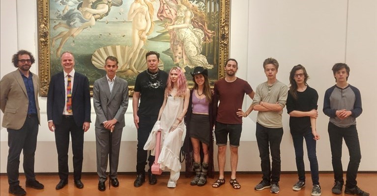 Musk davanti alla venere di Botticelli