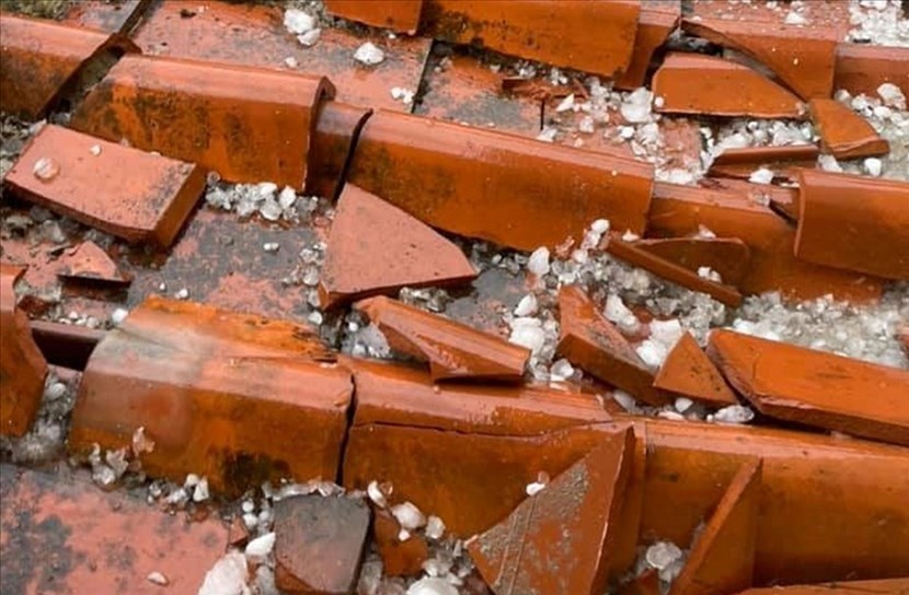 Tetto danneggiato dalla grandine in Mugello