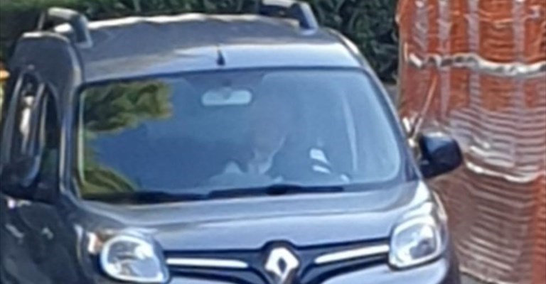 viale Poggi in contromano