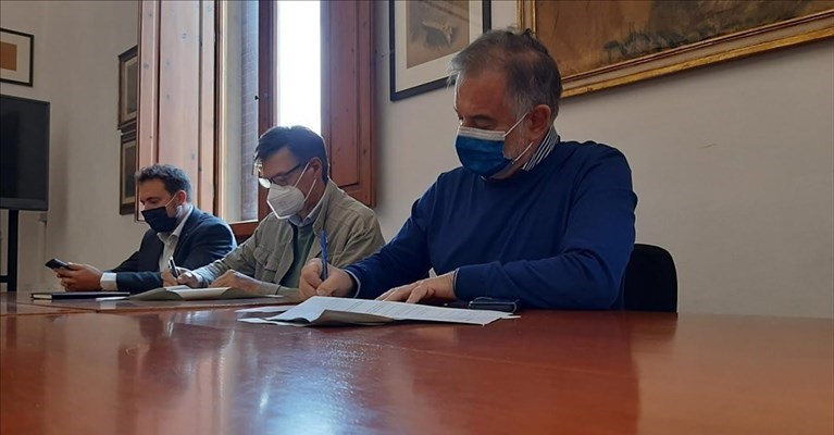 la firma per il nuovo giardino inclusivo di Calenzano, primo in Italia