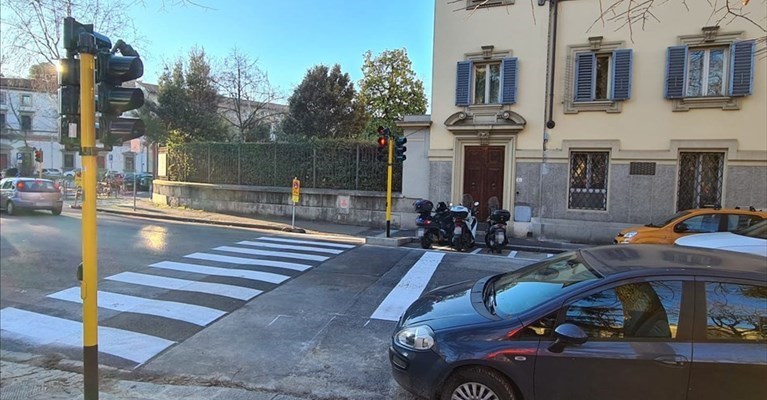 Il nuovo semaforo in via degli Artisti