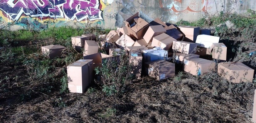 gli scatoloni abbandonati