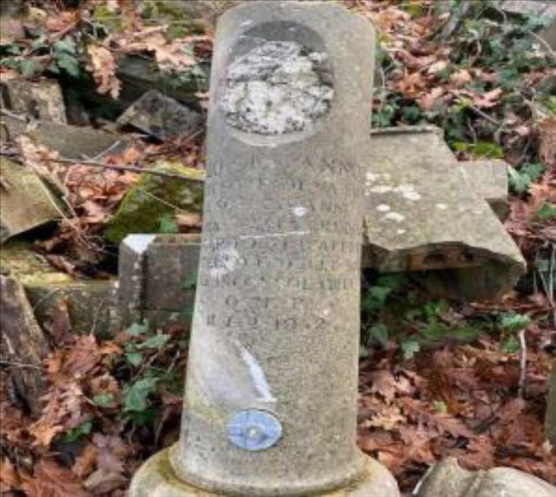 la macabra scoperta nel bosco accanto al cimitero di Trespiano