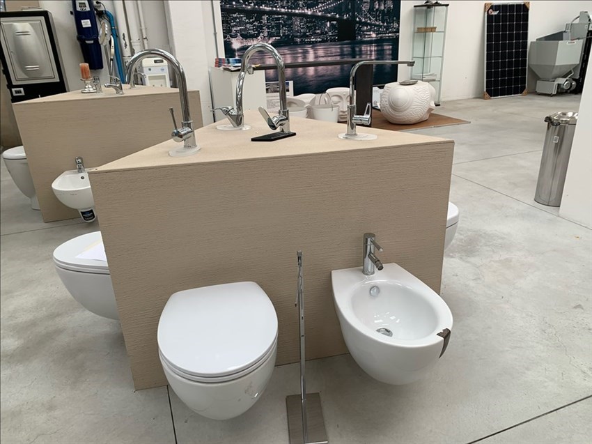 Mugedile Show Room Sanitari