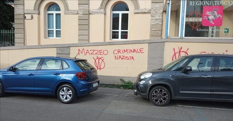 le scritte sull'ex Meyer