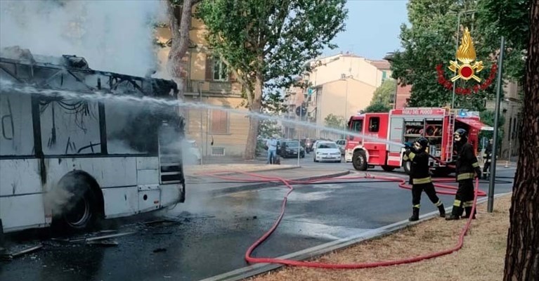 l'incendio del bus