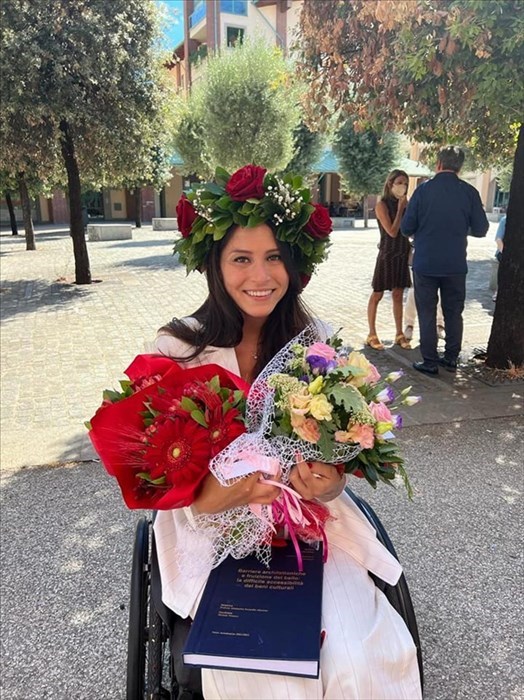 Michela felice per la laurea