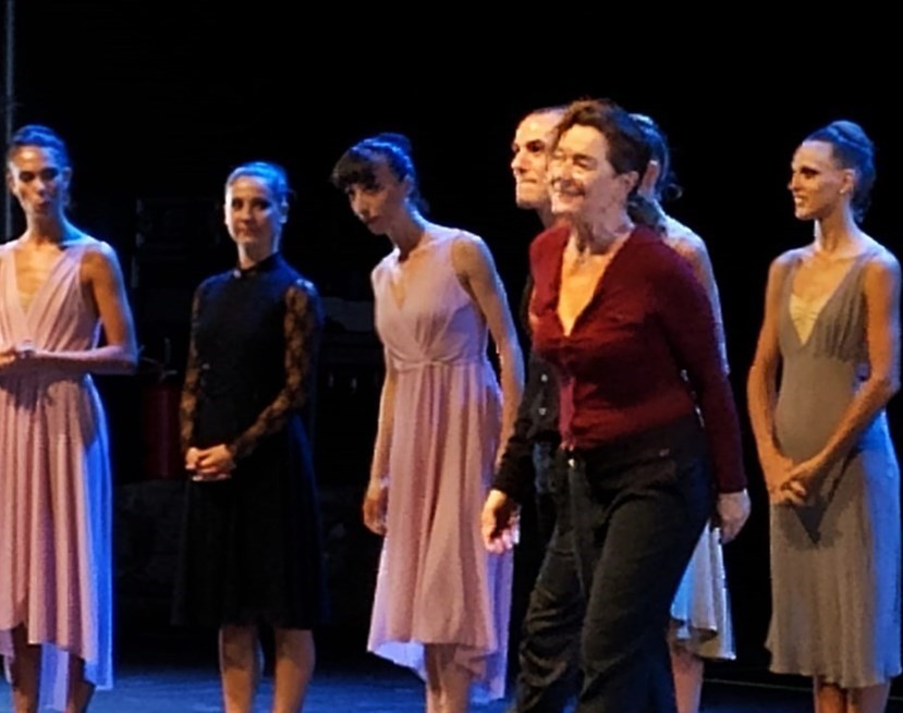 Monica Guerritore in scena con il cast