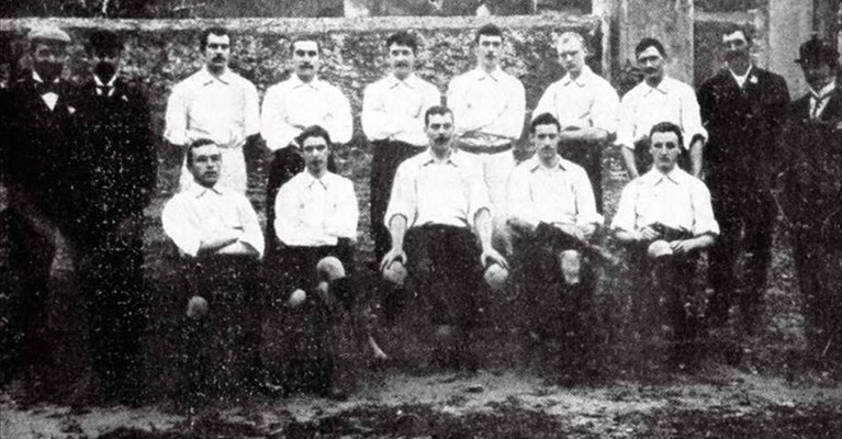 1893, nasce a Genova il "Genoa cricket and football club" prima squadra italiana di calcio