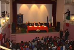 'La Costituzione è l'unica cosa che ci tiene uniti'. Vicchio, i ragazzi incontrano il presidente della Corte Costituzionale. Foto...