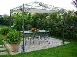 Estate, tempo di pergole e gazebo. Ma a Borgo ci sono nuove regole. Info...