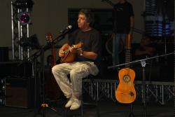 Etnica 2011. Le foto del concerto di Eugenio Bennato e le info sul concerto di stasera (sabato)...