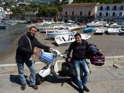 Vicchio. Arrivati i ragazzi partiti dalla Sicilia in Vespa alla ricerca della biodiversità. Le foto...