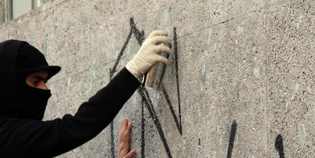 Vandali all'ex Villa Vip. Danneggiamenti nell'immobile ormai vuoto