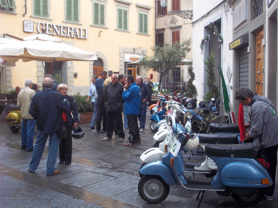 Le mitiche “vespe” in raduno a Borgo San Lorenzo. Cronaca e foto...