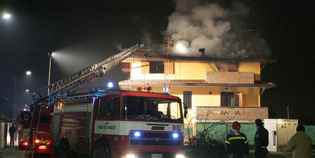 Gattaia. Si addormenta con i fornelli accesi. Casa a fuoco ma salvo...