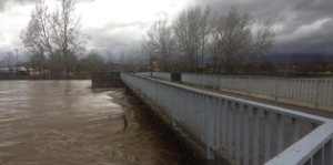 Sagginale. Sieve in piena. Chiuso il ponte di Annibale