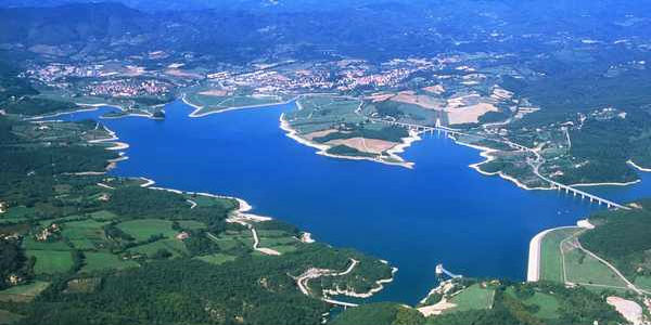 Controlli sulle sponde del lago di Bilancino