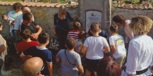 Luco. La lapide per Fido, i bambini e i restauri. Una storia mugellana...