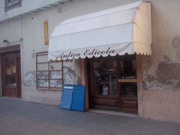 Borgo, com'era e com'è. Storia e foto dell'edicola Mattioli